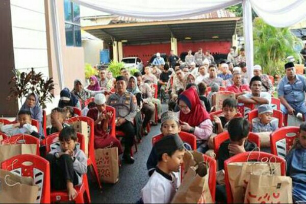 Polresta Manado Buka Puasa Bersama dengan Anak Yatim