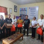 Mayjen (Purn) Yulius Selvanus Komaling melalui tim pemenangannya berbagi kasih