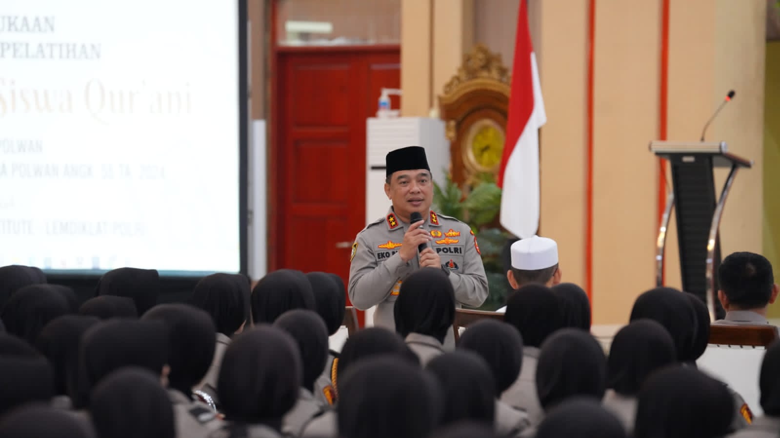 Sekolah Polisi Wanita bersama Lemdiklat Polri dan Quantum Akhyar Institute yang dipimpin oleh Ust. Dr. Adi Hidayat, Lc., M.A., membuka program pelatihan pendidikan siswa Qur'ani. Program tersebut diperuntukan bagi siswa bintara Polwan.