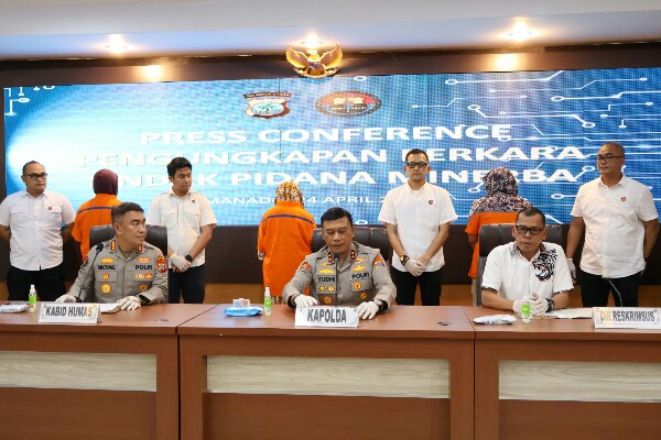 Direktorat Reskrimsus Polda Sulawesi Utara menggagalkan pengiriman 10 kg emas diduga hasil pertambangan emas tanpa izin (PETI) di wilayah hukum Polda Sulut.