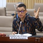 Direktur Utama PLN Darmawan Prasodjo saat menyampaikan paparan dalam Rapat Dengar Pendapat dengan Komisi VI DPR RI di Jakarta pada Rabu (3/4).