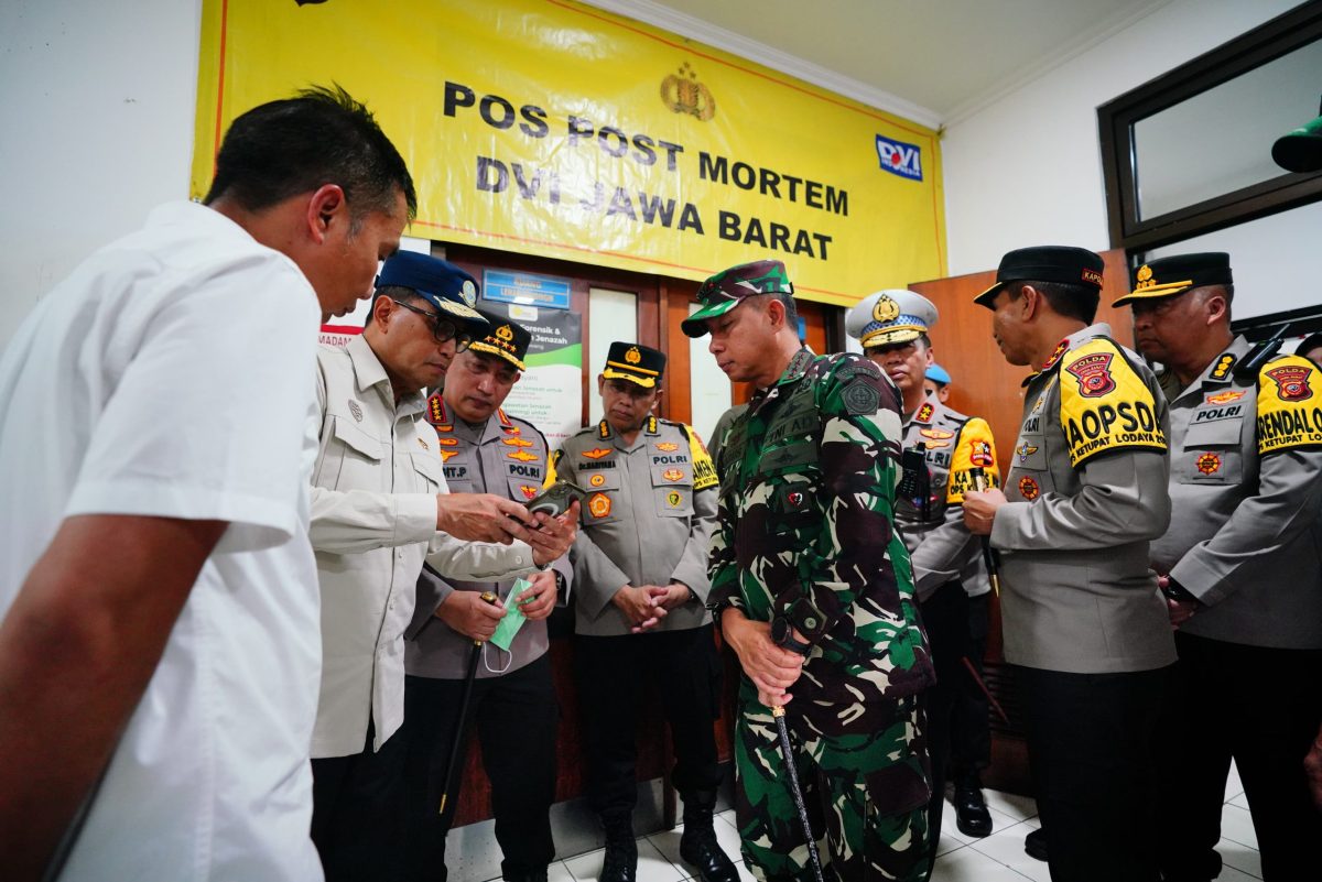 Kapolri Pastikan Beri Pelayanan Terbaik Bagi Keluarga Korban Kecelakaan Tol Cikampek