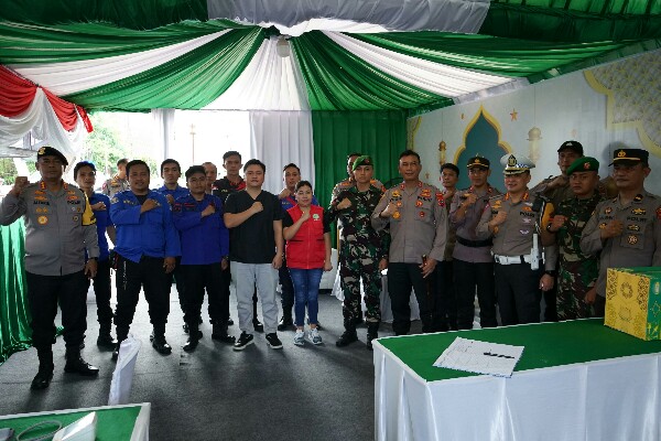 Kapolda dan PJU Sambangi 5 Pos Pengamanan Hari Raya di Kota Manado