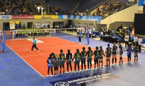 Pemain Jakarta Electric PLN saat melawan Jakarta BIN pada lanjutan PLN Mobile Proliga 2024 di Palembang, Kamis (9/5).