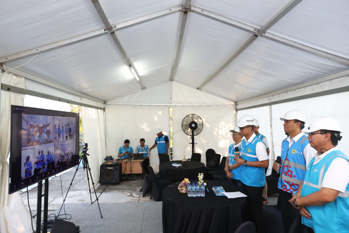 Dalam kesempatan itu, Darmawan juga menyapa dan memastikan kondisi para personelnya yang sedang betugas di posko-posko siaga kelistrikan yang tersebar di 5 lokasi venue dan 14 lokasi hotel.