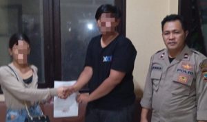 Personel Polsek Malalayang melakukan mediasi atas kasus penganiayaan yang terjadi pada hari Selasa, tanggal 23 April 2024, sekitar pukul 20.00 WITA, di Kelurahan Batu Kota.
