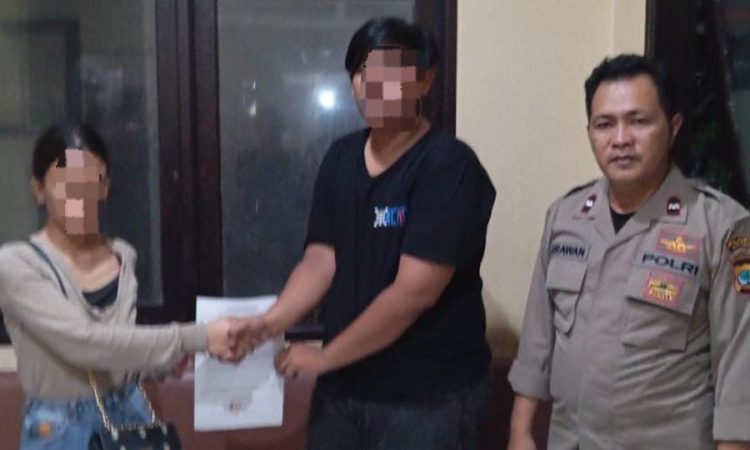 Personel Polsek Malalayang melakukan mediasi atas kasus penganiayaan yang terjadi pada hari Selasa, tanggal 23 April 2024, sekitar pukul 20.00 WITA, di Kelurahan Batu Kota.