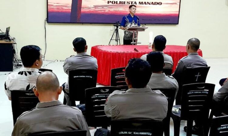 Dalam upaya meningkatkan kesejahteraan rohani dan mental personelnya, Polresta Manado melaksanakan kegiatan Binrohthal (Bimbingan Rohani dan Mental) pada hari Kamis (25/4/2024)