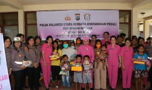 Polda Sulut dan Bhayangkari Serahkan Bantuan Sosial dan Gelar Trauma Healing di Dusun Nggehei Tagulandang