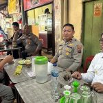 Kapolsek Singkil, Ipda Nicky Winerungan, memimpin acara Coffee Morning. Acara tersebut dihadiri oleh Camat Singkil dan para Lurah Singkil dalam upaya bersama menghadapi hari raya Lebaran dan pendataan para pengungsi erupsi Gunung Ruang Sitaro, Rabu (23/4/2024).