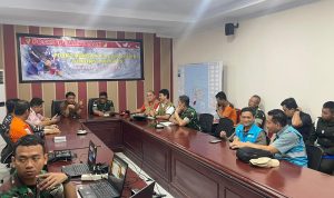 Rapat Koordinasi Satuan Tugas Posko Bencana Alam Erupsi Gunung Ruang di Ruang Rapat Asisten I Bidang Pemerintahan dan Kesejahteraan Rakyat Provinsi Sulawesi Utara yang menjadi pusat komando tanggap darurat bencana erupsi Gunung Ruang