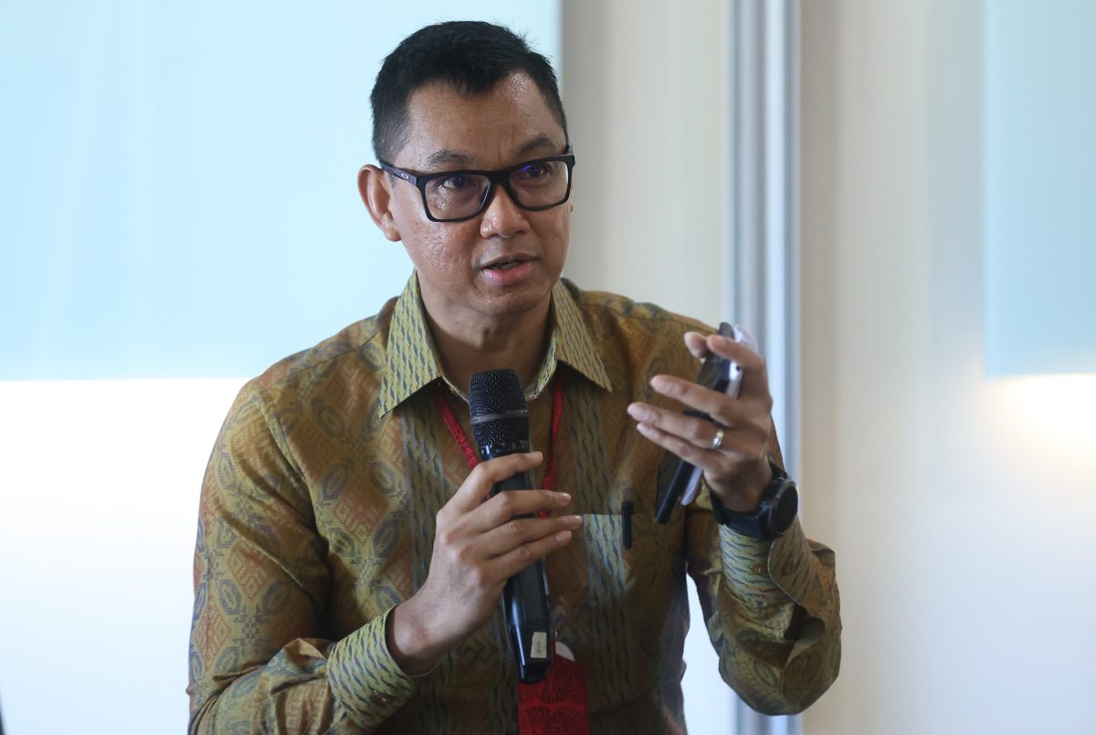 Dalam Deepdive Session di sela agenda yang sama, Direktur Utama PLN Darmawan Prasodjo menjelaskan pihaknya kini tidak hanya berfokus pada penyediaan listrik semata, melainkan juga terhadap lingkungan yang berkelanjutan.