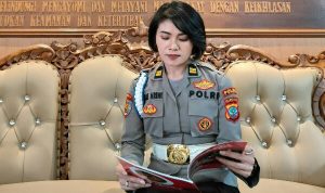 Iptu Dr. Ni Made Suti Arini, SH., MH, personel Polwan Polda Sulawesi Utara yang bertugas di Bidang Propam ini sukses mencuri perhatian di ajang lomba lari Kemala Run 2024 yang diikuti 10.000 peserta di ICE, BSD, Tangerang Selatan, Minggu 9 Juni 2024, yang dibuka oleh Kapolri.