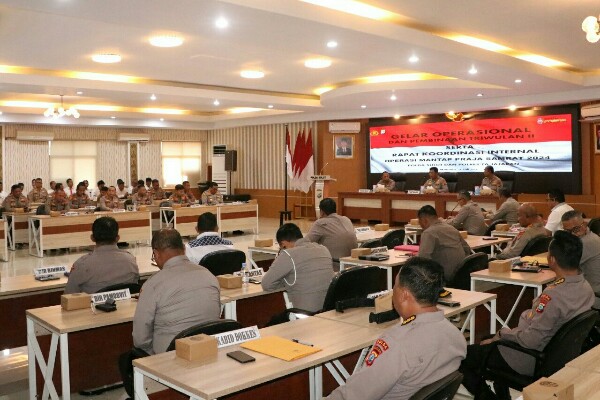 Polda Sulawesi Utara melaksanakan Gelar Pembinaan dan Operasional Triwulan II Tahun 2024, yang digelar di aula Tribrata Polda Sulut, Senin (29/7/2024).