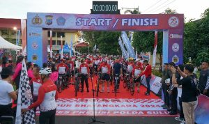 Ratusan peserta meramaikan event Hari Bhayangkara Gowes Presisi yang digelar Polda Sulawesi Utara.