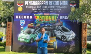 Senior Manager Niaga Dan Manajemen Pelayanan Pelanggan PLN Unit Induk Distribusi Jawa Barat, Eko Suharno memberikan sambutan dalam acara WEVI National Gathering di Bandung, Sabtu (13/7)