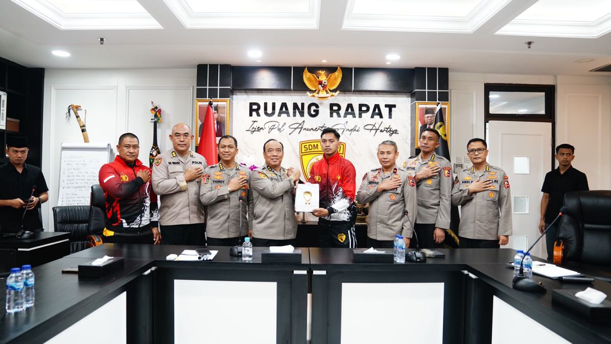 Irjen Pol Dedi Prasetyo Lepas Kontingen Taekwondo Polri ke Malaysia dan Thailand