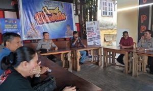 Polresta  Manado menggelar kegiatan “Jumat Bacirita” yang berlangsung di Kantin Presisi Polresta  Manado. Kegiatan ini dihadiri oleh sejumlah perwira Polresta Manado dan masyarakat setempat, Jumat (19/7/2024).