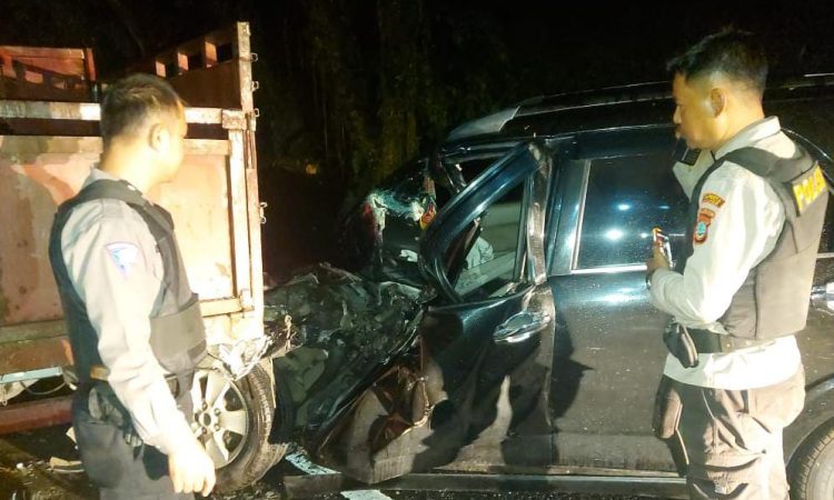 Respon cepat. Kecelakaan lalu lintas tunggal terjadi di sekitar Seminari, Jalan Raya Manado Tomohon, Desa Pineleng Dua, Kecamatan Pineleng, Kabupaten Minahasa.