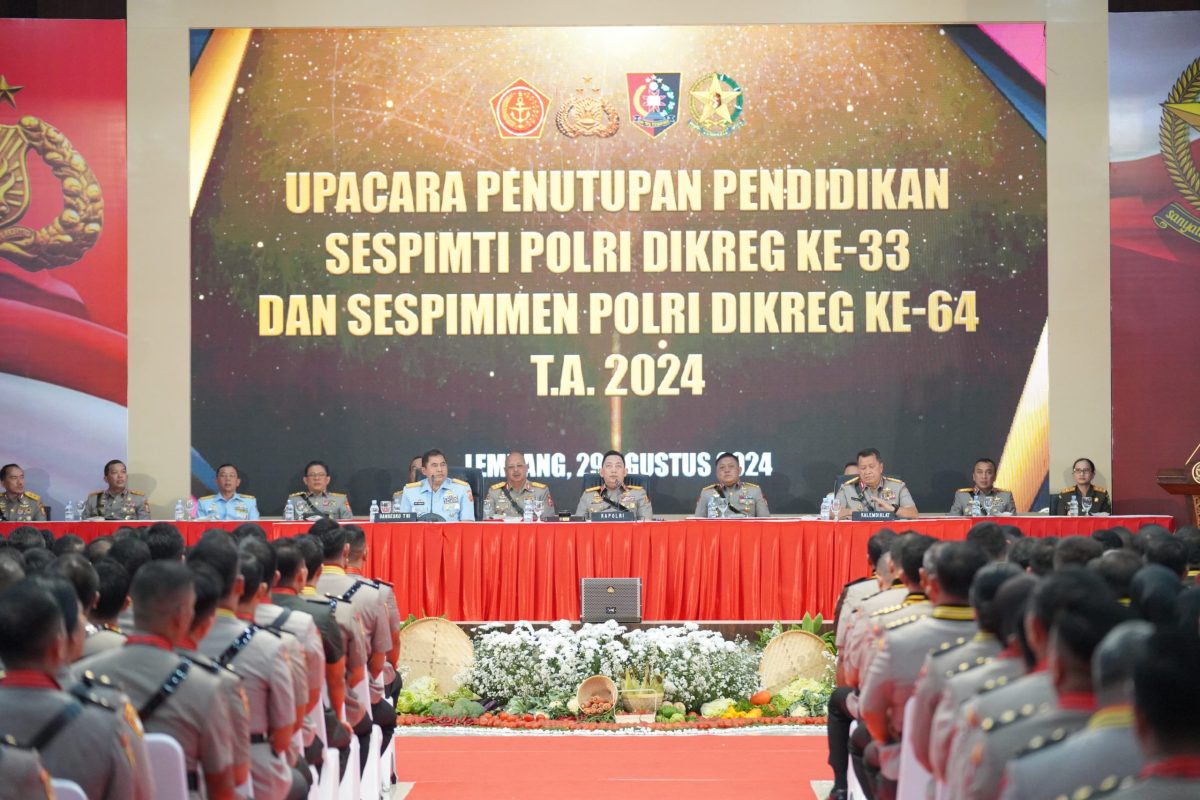 Lulusan,  Kapolri Jenderal Polisi Drs. Listyo Sigit Prabowo menutup pendidikan Sespimti Dikreg ke-33 dan Sespimen Dikreg ke-64 Tahun Ajaran 2024.