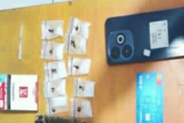 2 warga Kota Manado masing-masing pria berinisial NL (32) dan AS (24) ditangkap Personel Ditresnarkoba Polda Sulut, pada hari Kamis (15/8/2024) pukul 18.30 Wita di Jalan Trans Sulawesi, Desa Bolangat Kecamatan Sang Tombolang, Kabupaten Bolaang Mongondow (Bolmong).