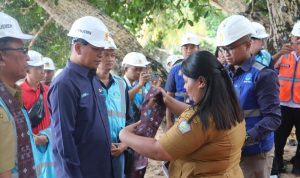 Proses penyambutan General Manager PLN UID Suluttengo oleh pemerintah setempat untuk peresmian PLTS Laotongan UP3 Tahuna (10/9).