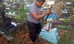 Kadivhumas Polri Irjen. Pol. Sandi Nugroho melakukan menyampaikan apresiasi secara langsung kepada Bripka Joko Hadi Aprianto, S.H. Bintara Polsek Samarinda Hulu.