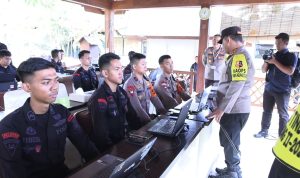 Komjen Fadil Imran memantau langsung kerja personel di pos komando taktis (poskotis) Satgas Tindak dan Satgas Walrolakir, Sabtu (31/8/2024).