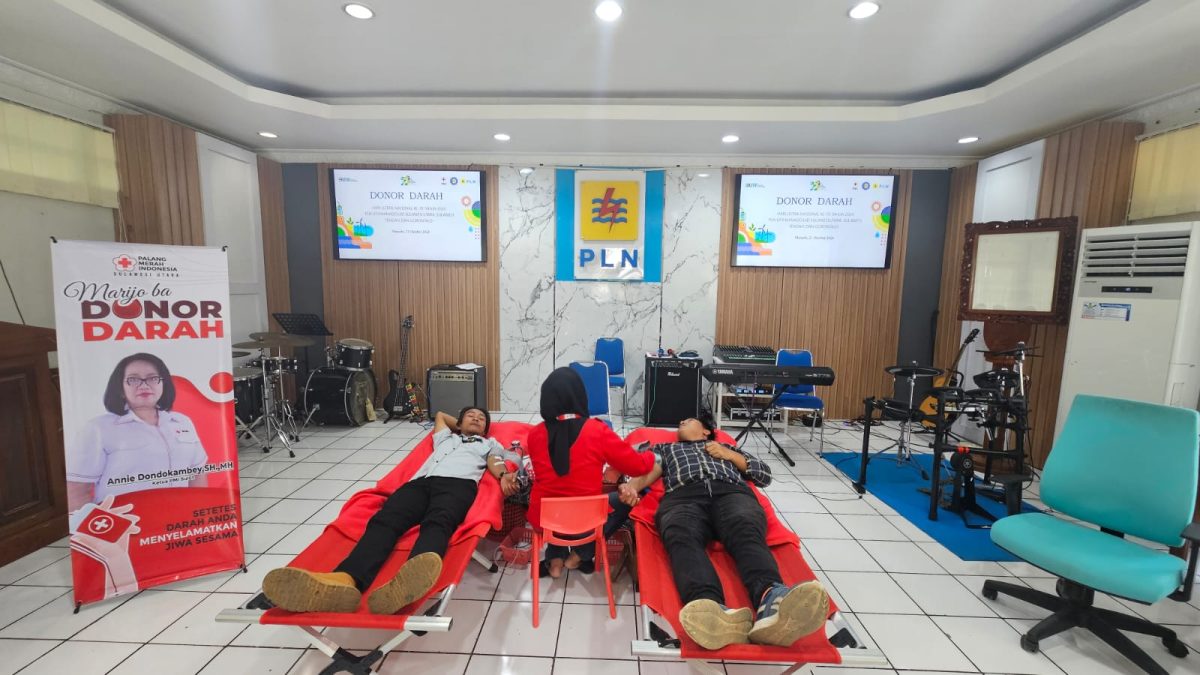 PT PLN (Persero) Unit Pelaksana Pelayanan Pelanggan (UP3) Manado bersama dengan Dewan Pimpinan Daerah Serikat Pekerja Unit Induk Distribusi (UID) Sulawesi Utara, Tengah, dan Gorontalo (Suluttenggo) sukses menyelenggarakan kegiatan sosial donor darah sebagai bagian dari perayaan Hari Listrik Nasional (HLN) ke-79.