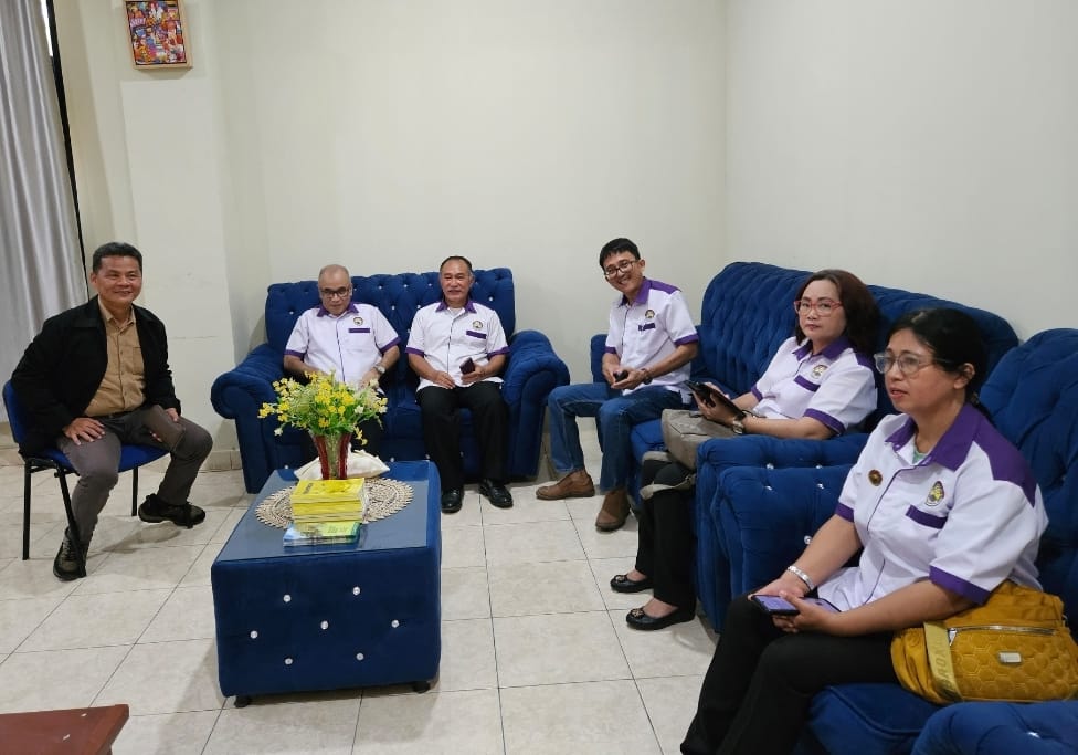 Dewan Pimpinan Wilayah Majelis Umat Kristen Indonesia Provinsi Sulawesi Utara (DPW MUKI SULUT) melakukan audensi dengan Rektor Universitas Nusantara (UN) Manado, di ruang Rektor , Selasa (22/10/2024)