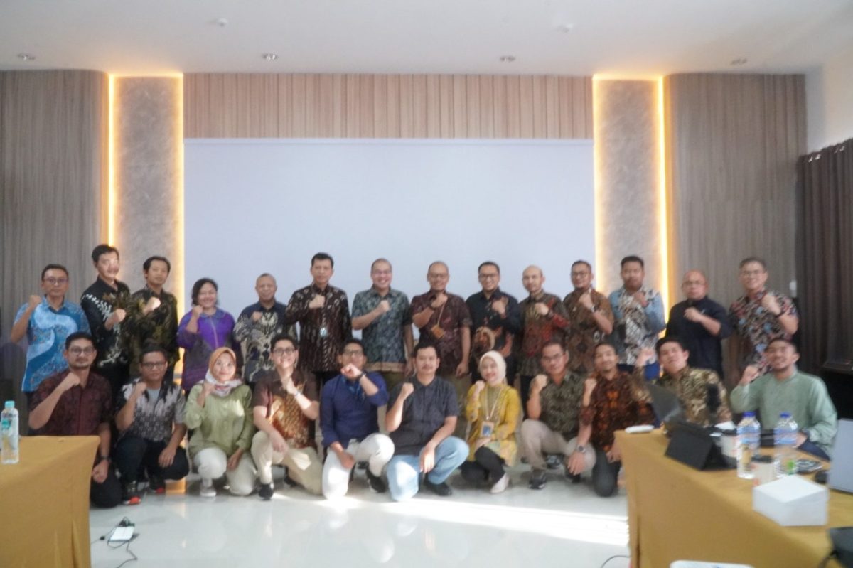 Asisten Deputi Bidang Industri Energi, Minyak dan Gas Kementerian BUMN, Abdi Mustakim bersama tim kementerian kunjungi Provinsi Gorontalo