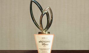 PT PLN (Persero) meraih penghargaan Anugerah Ekonomi Hijau untuk Infrastruktur Energi Baru Terbarukan (EBT) Ramah Lingkungan pada Selasa (30/7), di Jakarta.