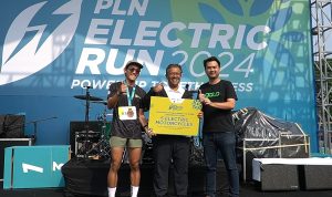 PT PLN (Persero) menyerahkan 5 unit motor listrik kepada lima pengemudi Ojek Online (Ojol) prasejahtera dalam ajang PLN Electric Run 2024 yang digelar di Scientica Park, Gading Serpong, Tangerang pada Minggu (6/10).