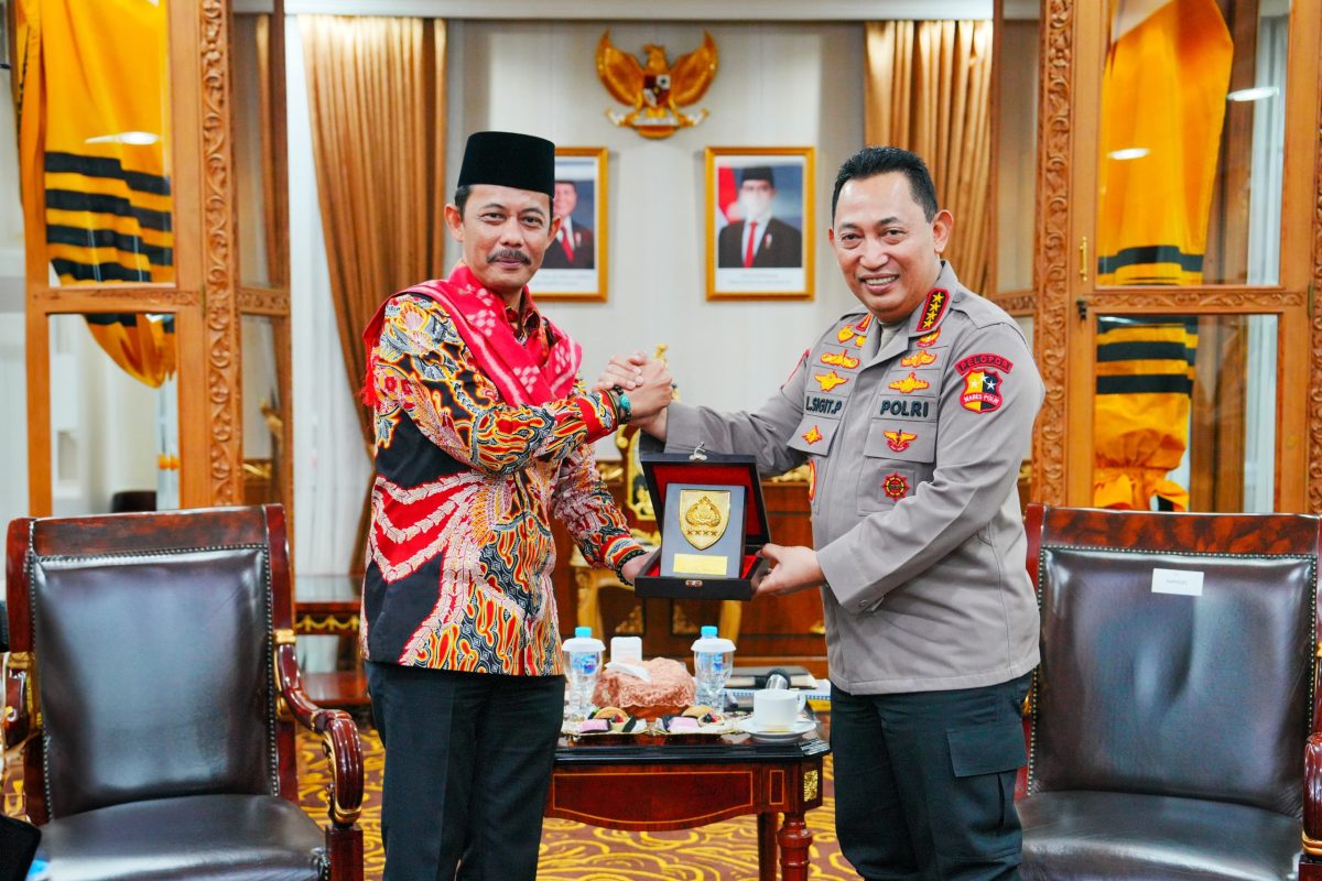 Kapolri Jenderal Polisi Drs. Listyo Sigit Prabowo menerima audiensi dari Dewan Pimpinan Nasional Forum Keberagaman Nusantara (DPN FKN), Rabu (12/2/2025).