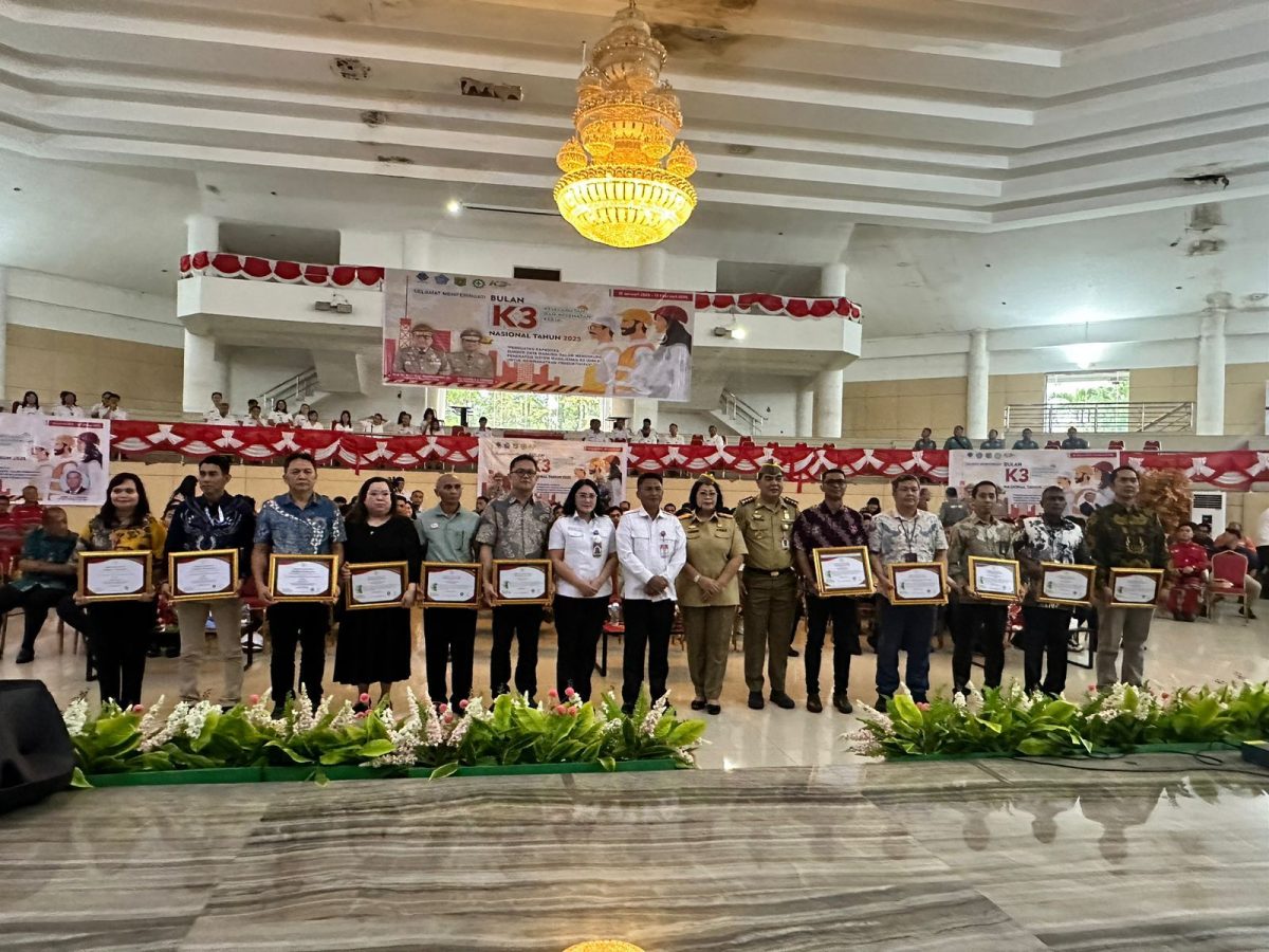 Pada peringatan Bulan Keselamatan dan Kesehatan Kerja (K3) Nasional Tahun 2025, PT PLN (Persero) PLN Unit Induk Distribusi Sulawesi Utara, Sulawesi Tengah dan Gorontalo (Suluttenggo) menerima penghargaan Zero Accident dari Pemerintah Provinsi Sulawesi Utara di Aula Mapalus, Kantor Gubernur Sulawesi Utara, Rabu (12/2).