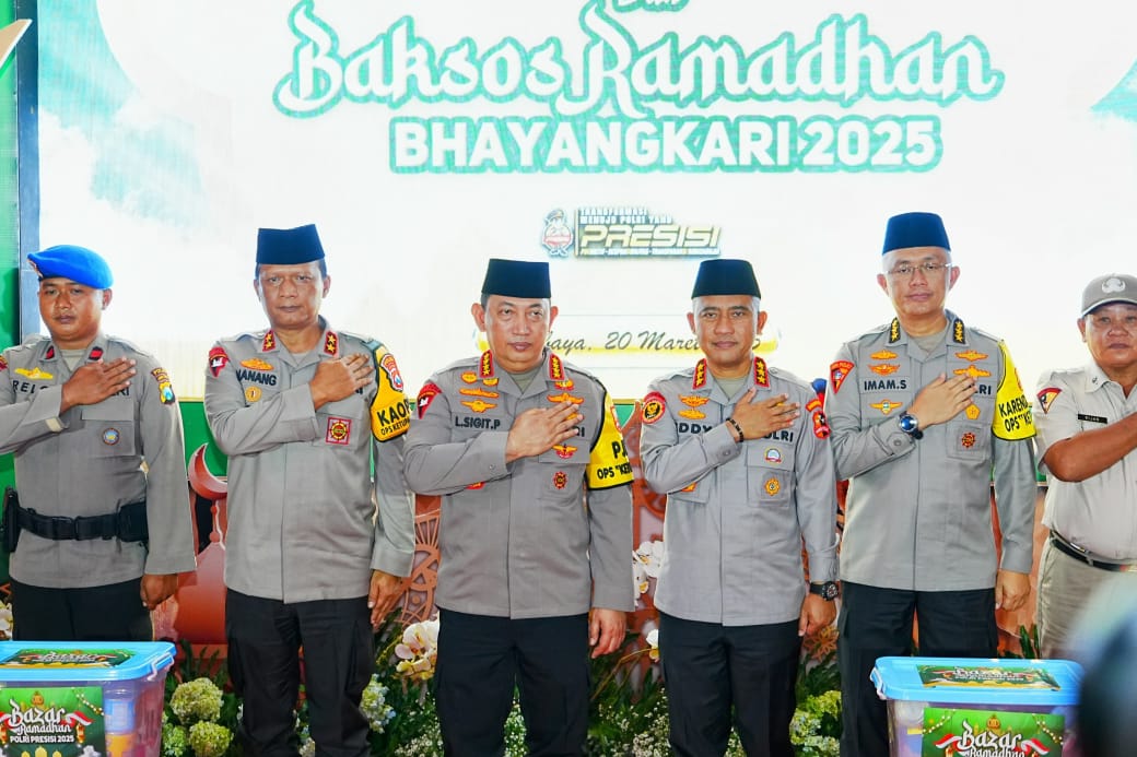 Kapolri Jenderal Polisi Drs. Listyo Sigit Prabowo menghadri Bazar Ramadan Polri Presisi dan Baksos Ramadan Bhayangkari 2025 di Surabaya, Jawa Timur.
