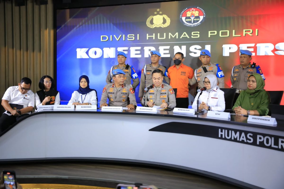 Eks Kapolres Ngada ditetapkan tersangka dalam kasus kekerasan seksual terhadap anak di bawah umur.