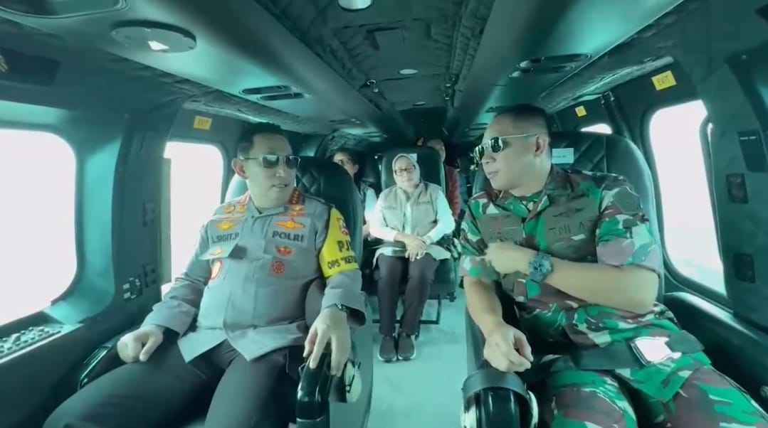 Menko Pembangunan Manusia dan Kebudayaan (PMK) Pratikno, Kapolri Jenderal Listyo Sigit Prabowo dan Panglima TNI Jenderal Agus Subiyanto melakukan patroli udara dalam rangka memantau arus mudik Lebaran 2025.
