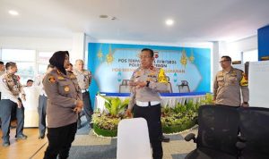 Kenaikan arus keluar dari Jabodetabek terjadi, Direktur Penegakan Hukum (Dirgakkum) Korlantas Polri, Brigjen Pol Raden Slamet Santoso, memonitor langsung pergerakan arus lalu lintas dari Cikampek hingga Palimanan di Command Center KM 188.
