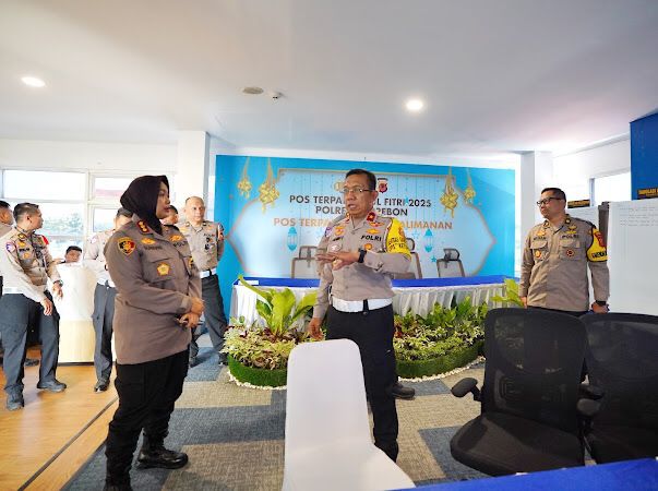 Kenaikan arus keluar dari Jabodetabek terjadi, Direktur Penegakan Hukum (Dirgakkum) Korlantas Polri, Brigjen Pol Raden Slamet Santoso, memonitor langsung pergerakan arus lalu lintas dari Cikampek hingga Palimanan di Command Center KM 188.
