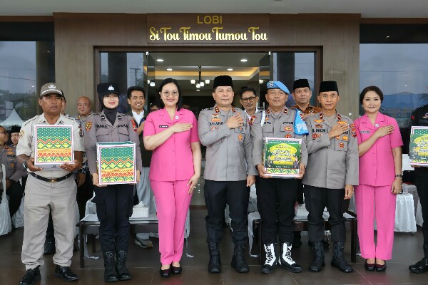 Polda Sulawesi Utara bekerja sama dengan instansi terkait lainnya menggelar Bazar Ramadhan Polri Presisi, dirangkaikan dengan Baksos Ramadhan Bhayangkari 2025.
