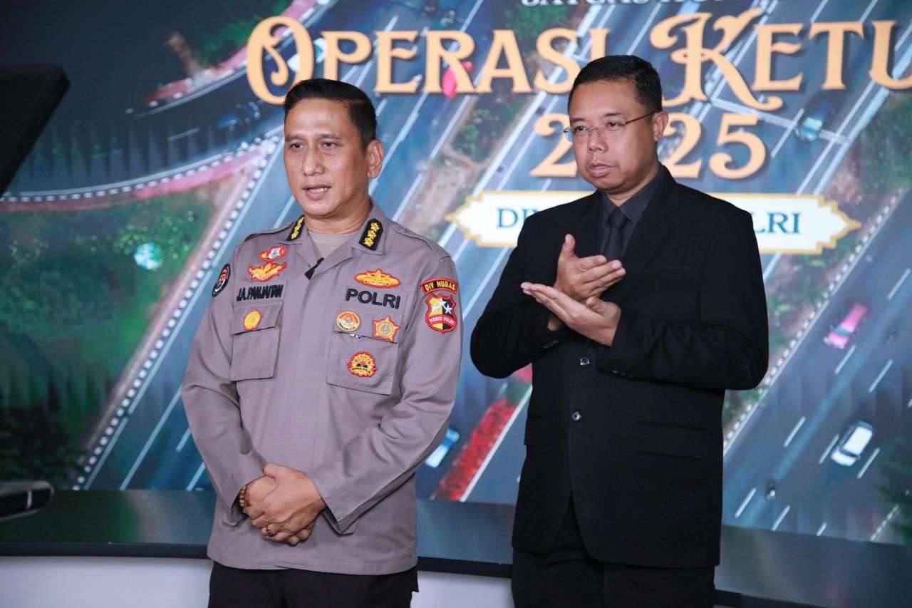 Lonjakan, Pelaksanaan Operasi Ketupat 2025 pada Minggu, 30 Maret 2025, mencatat peningkatan volume kendaraan di sejumlah gerbang tol utama seiring dengan arus mudik Lebaran.