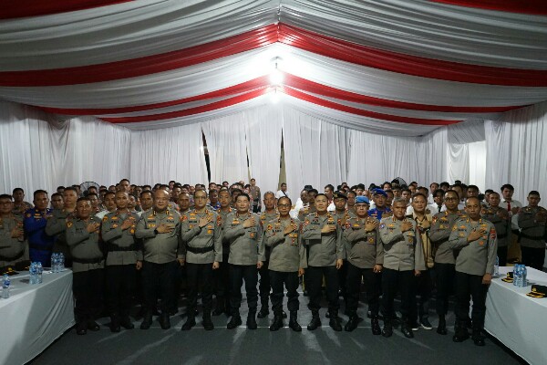 Tatap muka bersama personel Polres Minut, Kapolda apresiasi pelaksanaan tugas.Usai melakukan kunjungan kerja ke Polres Bitung, Kapolda Irjen Pol Roycke Harry Langie melanjutkan kunjungannya ke Polres Minahasa Utara (Minut), Jumat (25/4/2025) sore.