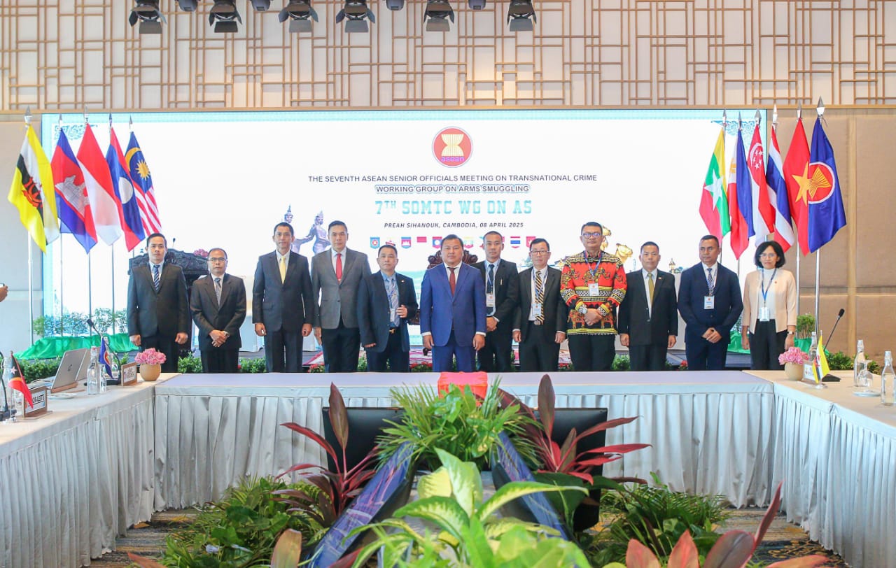 Delegasi Kepolisian Negara Republik Indonesia (Polri) yang dipimpin oleh Kadivhubinter Polri, Irjen Pol Dr. Krishna Murti, S.I.K., M.Si., bersama Brigjen Pol Dodied Prasetyo Aji, S.I.K., M.H., mengikuti pertemuan ASEAN SOMTC Working Group on Arms Smuggling (WG on AS) ke-7.