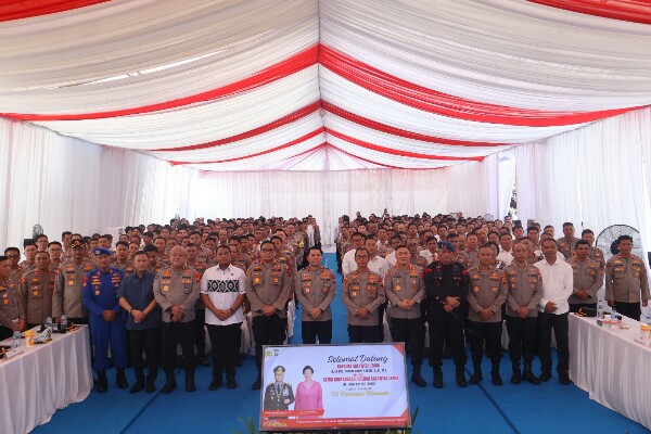 Kapolda Sulawesi Utara Irjen Pol Roycke Harry Langie melakukan kunjungan kerja ke Polresta Manado pada Kamis (24/4/2025).