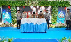 Kapolri Jenderal Listyo Sigit Prabowo meresmikan Pondok Al Inaaroh Al Hikam Buntet Pesantren di Cirebon, Jawa Barat, pada Selasa (22/4) hari ini.