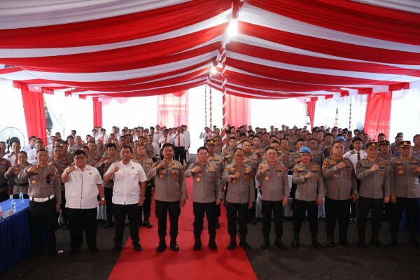 Kapolda Sulawesi Utara Irjen Pol Roycke Harry Langie kembali mengingatkan personel Polri agar melaksanakan tugas dengan baik, yaitu menjaga kamtibmas, melindungi, mengayomi dan melayani masyarakat.
