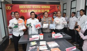 Polda Kalimantan Selatan berhasil membongkar jaringan narkoba lintas Kalimantan dan Sulawesi yang dikendalikan seorang operator terafiliasi gembong narkotika internasional Fredy Pratama.
