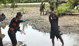 Tim Pusat Identifikasi (Pusident) Bareskrim Polri melaksanakan serangkaian kegiatan olah Tempat Kejadian Perkara (TKP) dan rekonstruksi di lokasi hilangnya Iptu Tomi S Marbun, di wilayah operasi AB Moskona 2025, Papua Barat.