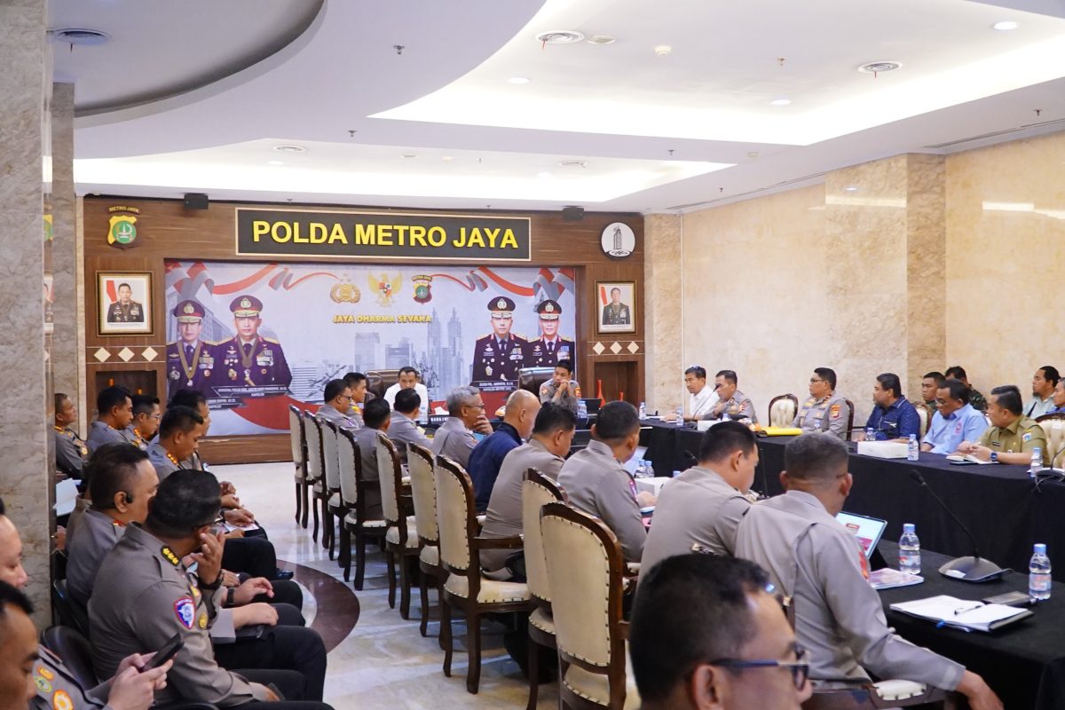 Polda Metro Jaya menggelar rapat koordinasi dalam rangka memastikan kelancaran dan keamanan peringatan Hari Buruh Internasional atau May Day Fiesta 2025.